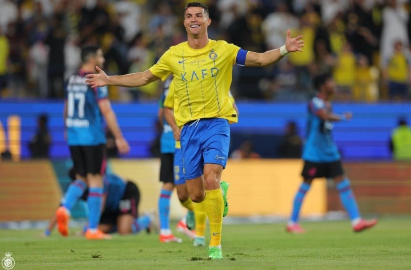 Ronaldo lập hat-trick thứ 66 giúp Al Nassr 'đánh tennis' tại Saudi Pro League - Ảnh 2.