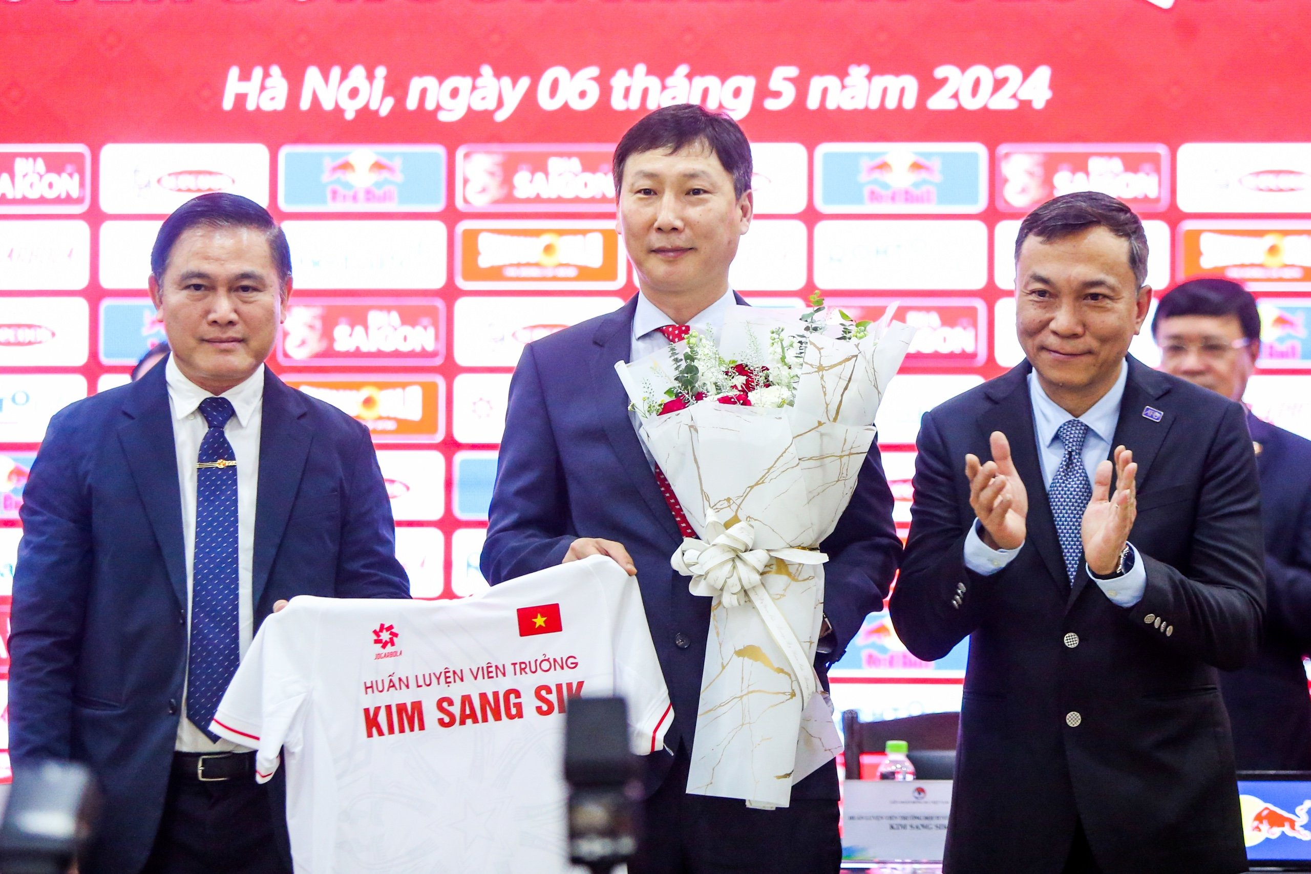 HLV Kim Sang Sik: ‘Triết lý của tôi là lòng trung thành, bóng đá chiến thắng’ - Ảnh 2.