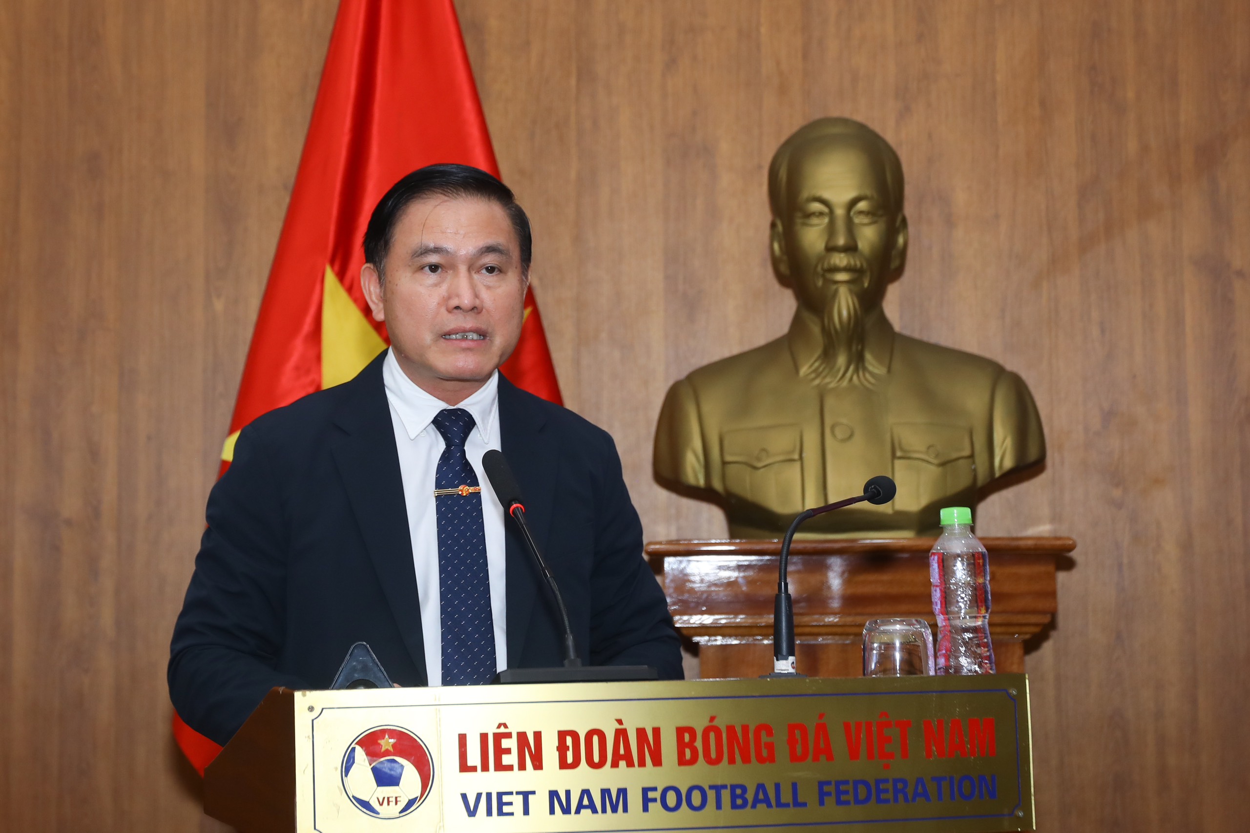 HLV Kim Sang Sik: ‘Triết lý của tôi là lòng trung thành, bóng đá chiến thắng’ - Ảnh 4.