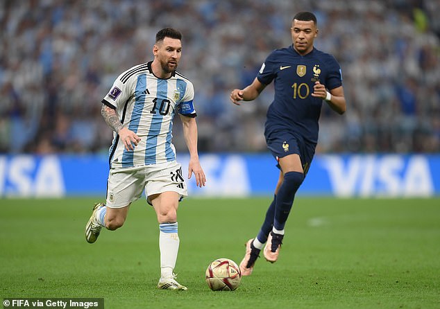 Messi phản pháo Mbappe: 'EURO không khó hơn World Cup' - Ảnh 2.