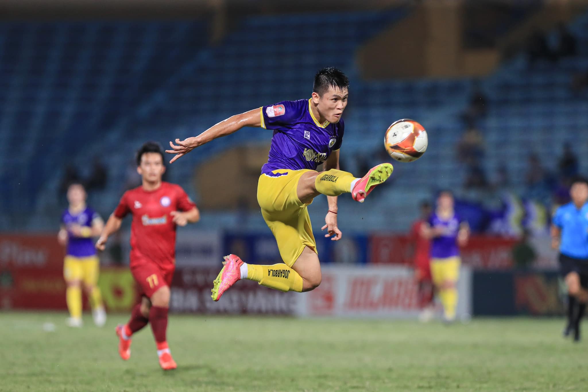 Tin nóng bóng đá Việt 15/6: Trọng tài ngoại bắt chính ở V-League, U16 Việt Nam đối diện thử thách tại Indonesia - Ảnh 4.