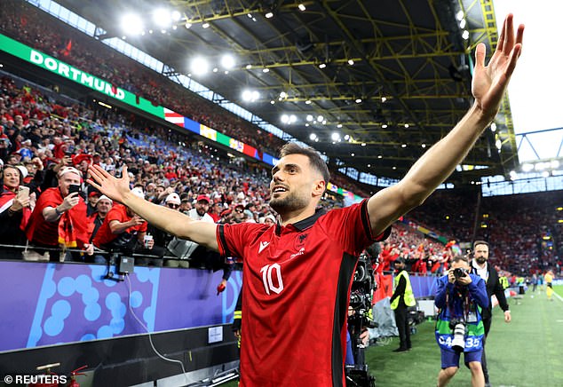 Xé lưới Italia sau 23 giây, sao Albania tạo kỷ lục bàn thắng nhanh nhất lịch sử EURO - Ảnh 1.