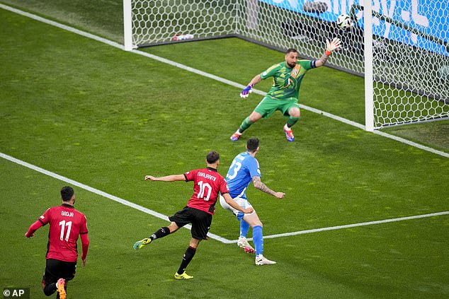 Xé lưới Italia sau 23 giây, sao Albania tạo kỷ lục bàn thắng nhanh nhất lịch sử EURO - Ảnh 2.
