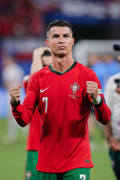Ronaldo lập kỷ lục tham dự 6 kỳ EURO