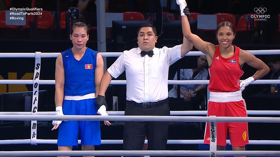 Thua bán kết, nữ võ sĩ boxing Hà Thị Linh quyết đấu play-off tranh vé dự Olympic 2024- Ảnh 1.
