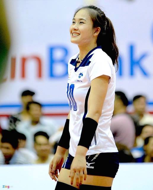 Linh Chi là cây chuyền hai duy nhất lọt top 10 VĐV bóng chuyền nữ xuất sắc nhất Việt Nam trong lịch sử