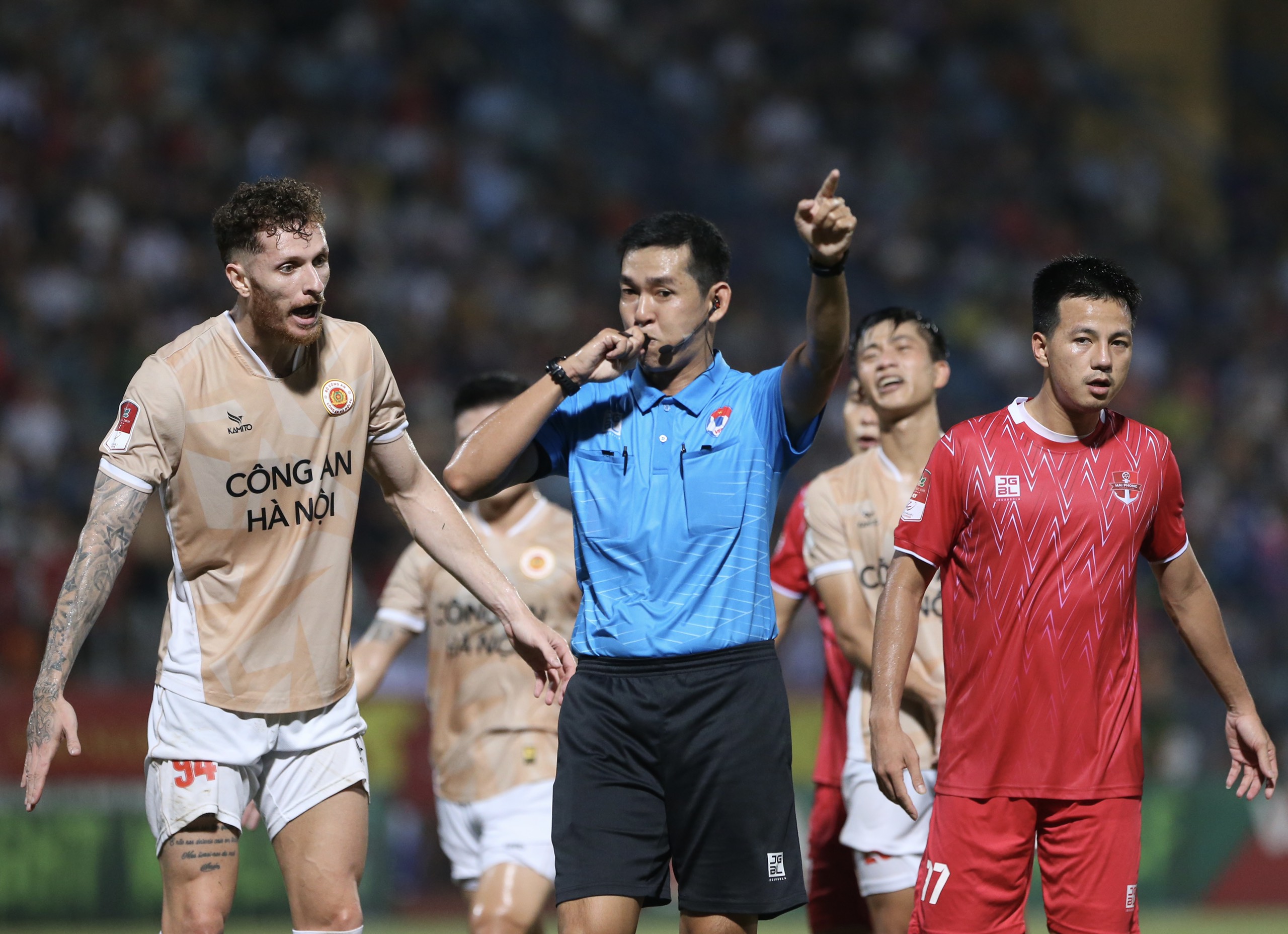 Tin nóng bóng đá Việt 23/6: HAGL tổn thất lực lượng khi gặp CAHN, BTC trao Cúp vô địch sớm cho Nam Định - Ảnh 3.