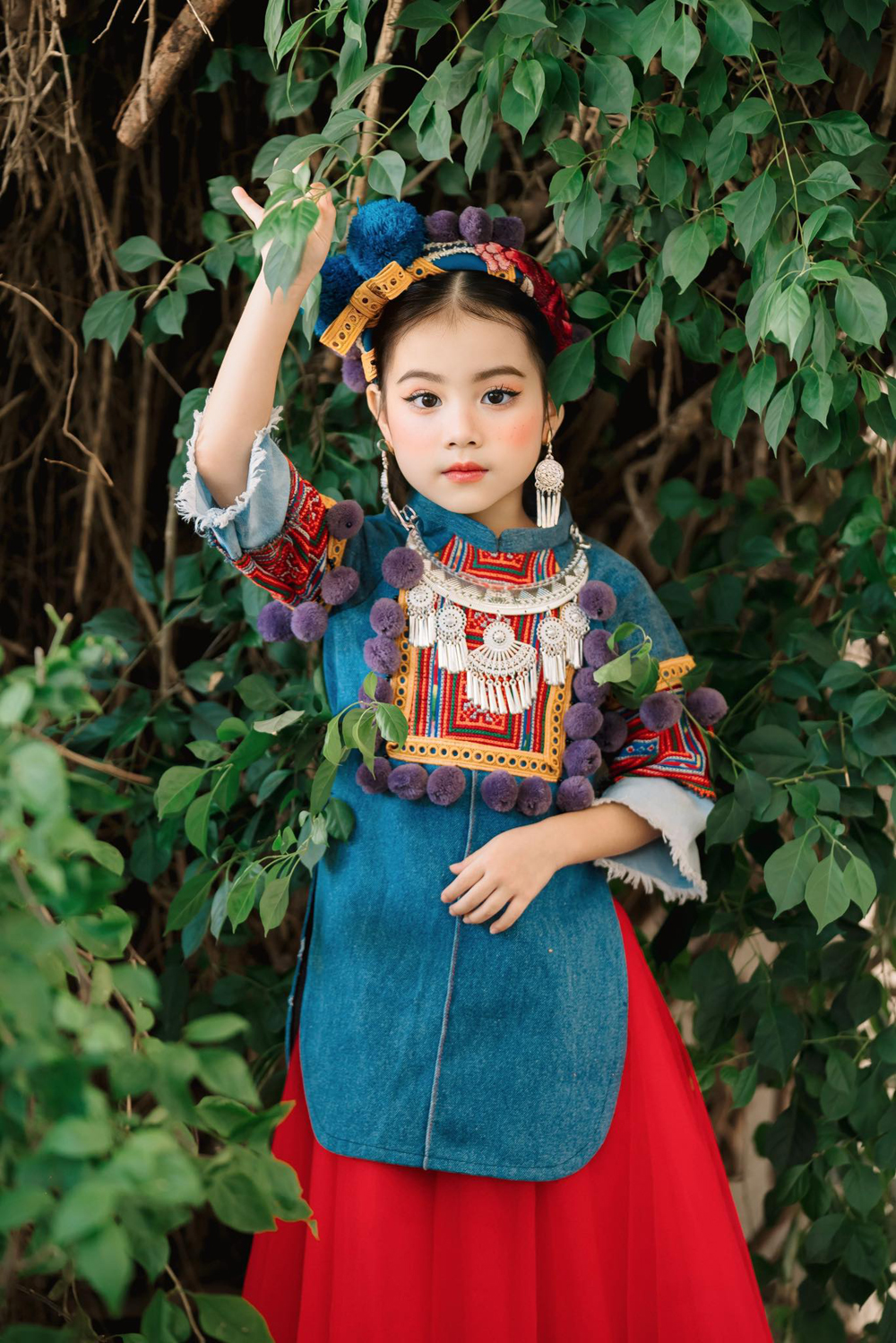 Người mẫu nhỏ tuổi nhất trình diễn Tuần lễ thời trang quốc tế Việt Nam 2023 - Ảnh 6.