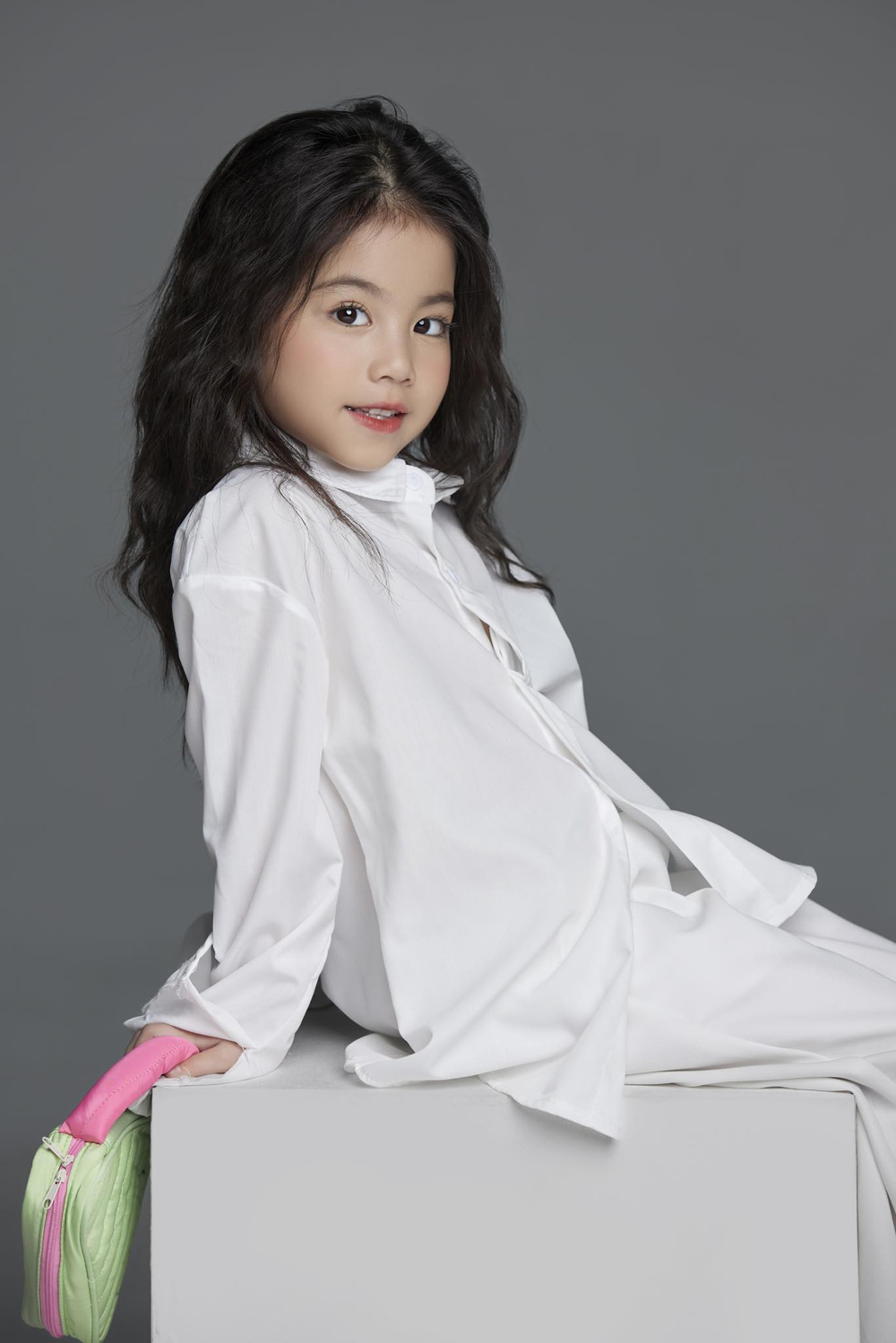Người mẫu nhỏ tuổi nhất trình diễn Tuần lễ thời trang quốc tế Việt Nam 2023 - Ảnh 7.