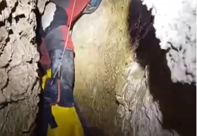 Tây Ban Nha tìm thấy 2 thợ lặn sau 40 tiếng mất tích trong hang động - Ảnh 1.