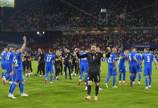 Slovenia ăn mừng vào vòng 1/8 EURO 2024