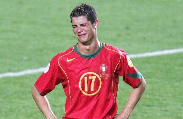 Nghệ sĩ với EURO - Nước mắt Ronaldo: Ngày ấy, bây giờ - Ảnh 1.