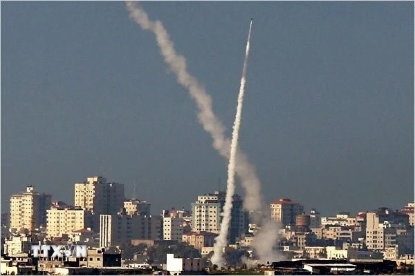 Hàng loạt rocket, tên lửa từ Liban phóng sang Israel trong đêm - Ảnh 1.