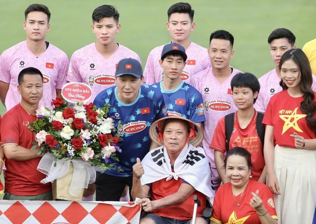 Tin nóng bóng đá Việt 4/6: Huỳnh Như được đội bóng bầu Hiển săn đón, Bùi Tiến Dũng tính ở lại HAGL - Ảnh 4.