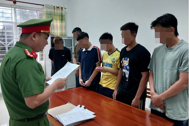 6 cầu thủ CLB Bà Rịa-Vũng Tàu bị bắt giam vì hành vi đánh bạc - Ảnh 2.