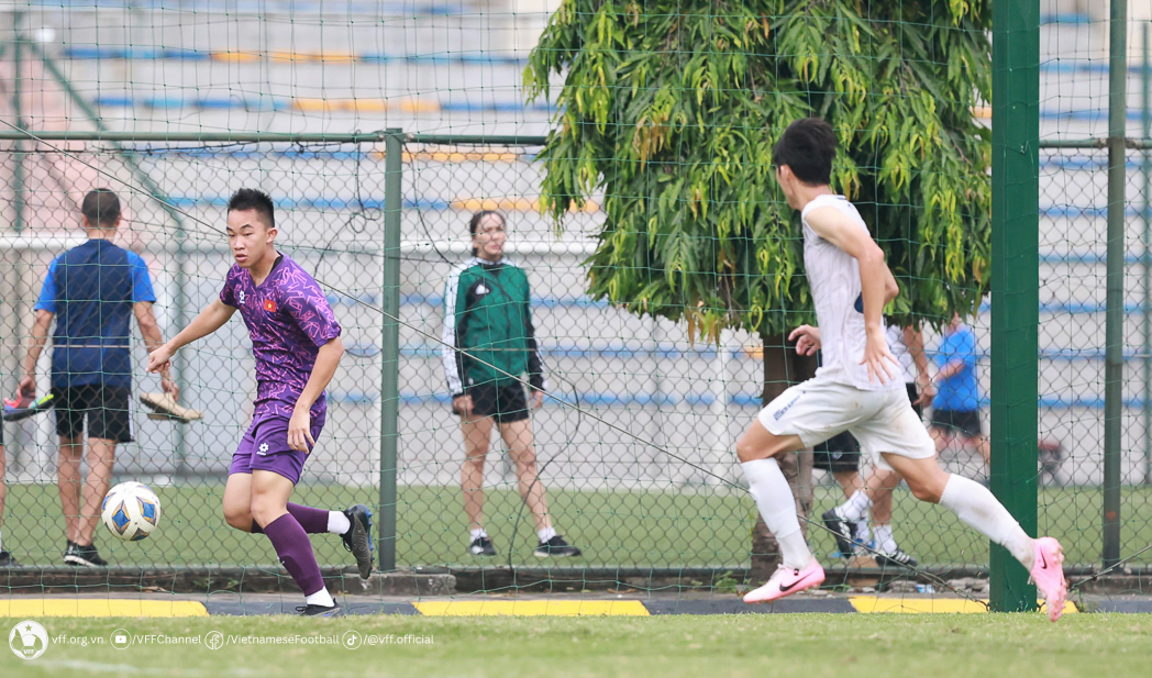 U19 Việt Nam thua đội bóng quê hương HLV Park Hang Seo, Việt kiều Séc hoà nhập tốt - Ảnh 1.