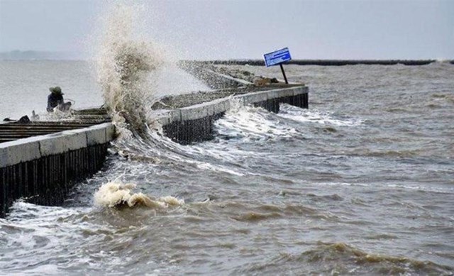 Chủ động ứng phó với gió mạnh, sóng lớn và mưa dông trên biển - Ảnh 1.