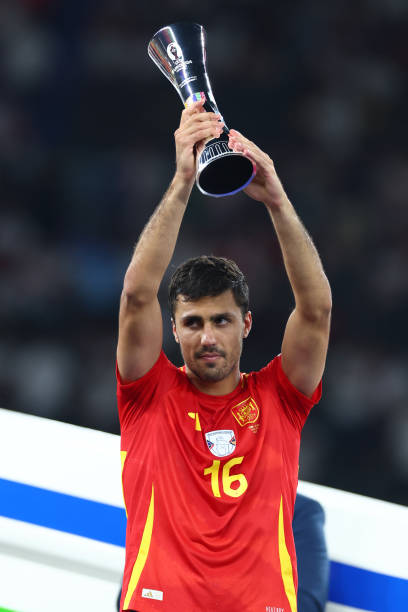 Rodri là ứng viên quả bóng vàng Châu Âu 2024