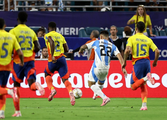 Lautaro Martinez played the role of 'hero' again on the day Messi shed tears, Argentina reached the top of South America in an emotional way - Photo 2.