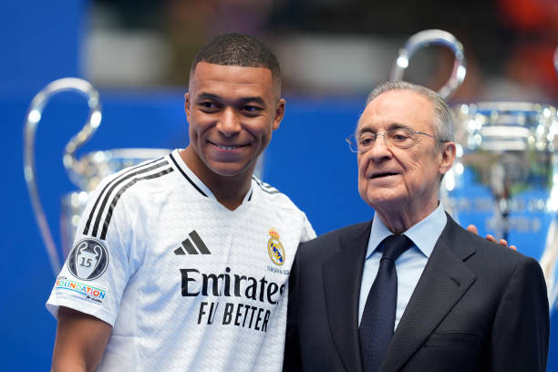 Mbappe chính thức ra mắt Real Madrid, hoành tráng không kém Ronaldo - Ảnh 2.