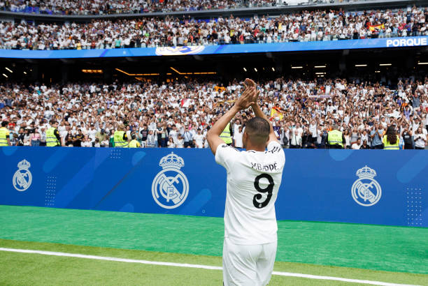 Mbappe chính thức ra mắt Real Madrid, hoành tráng không kém Ronaldo - Ảnh 7.