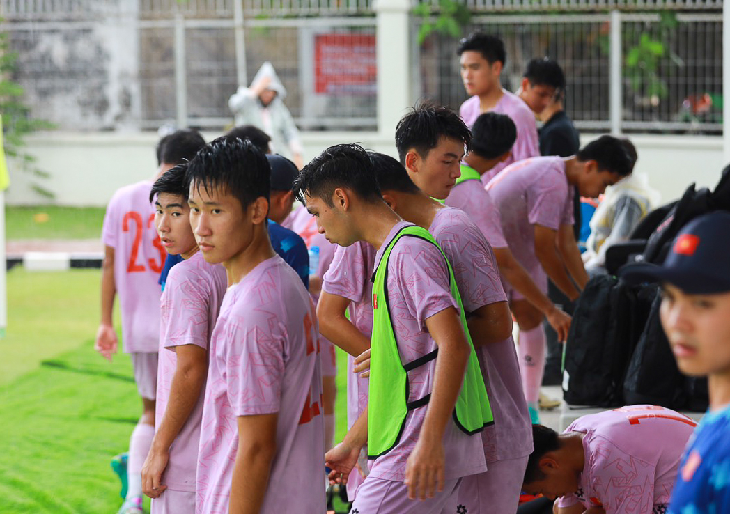 Tin nóng bóng đá Việt 3/7: HLV Kim Sang Sik bất ngờ có thêm trợ lý, U16 Việt Nam đá trận tranh hạng ba bằng đội hình hai - Ảnh 3.