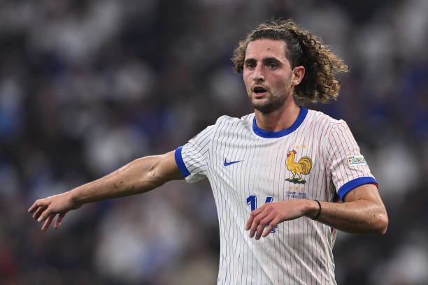 Arsenal muốn chiêu mộ tiền vệ tuyển Pháp Adrien Rabiot