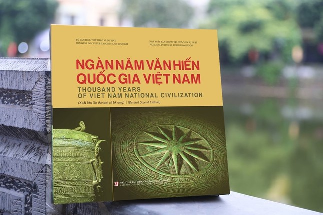 Xuất bản cuốn sách Ngàn năm văn hiến quốc gia Việt Nam - tôn vinh, lan tỏa bảo vật quốc gia - Ảnh 1.