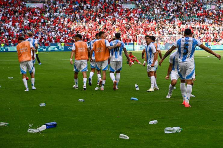 Messi phẫn nộ đến 'cạn lời', thốt lên 1 từ sau trận thua đầy tranh cãi của U23 Argentina - Ảnh 1.