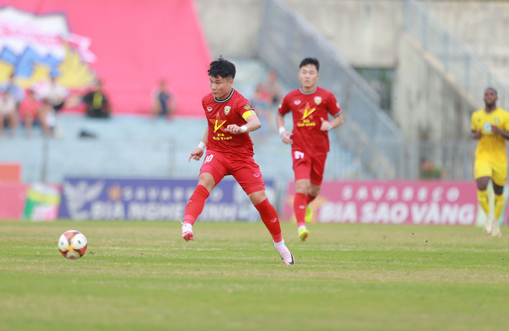 Trọng tài số 1 Malaysia bắt chính trận play-off giữa Hà Tĩnh và PVF CAND - Ảnh 1.