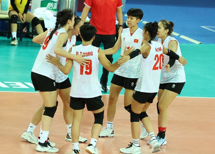 Liên đoàn bóng chuyền Việt Nam (VFV) đã quyết định cấm thi đấu với Đặng Thị Hồng ở giai đoạn 2 giải bóng chuyền VĐQG 2025 và ở các giải đấu chính thức do VFV tổ chức.