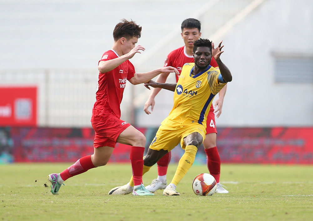 Tin nóng bóng đá Việt 10/7: Đội tuyển Việt Nam đối đầu Thái Lan trước AFF Cup, Hoàng Đức không xuất ngoại - Ảnh 2.