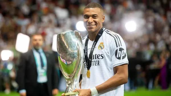 Mbappe đặt mục tiêu vượt qua Ronaldo sau màn ra mắt rực rỡ tại Real Madrid - Ảnh 1.