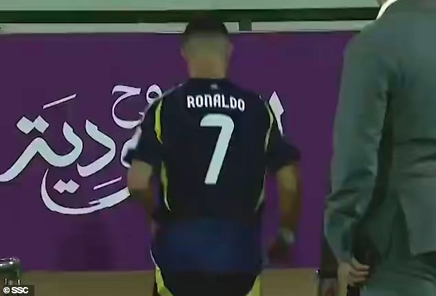 Ronaldo ghi bàn nhưng Al Nassr vẫn 'thảm bại' Al Hilal ở chung kết Siêu cúp Saudi Arabia - Ảnh 3.