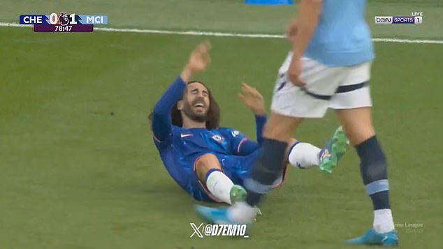 'Thù dai' vì bị cà khịa, Haaland có hành động khiến Cucurella phải xấu hổ trong ngày Man City đánh bại Chelsea - Ảnh 2.