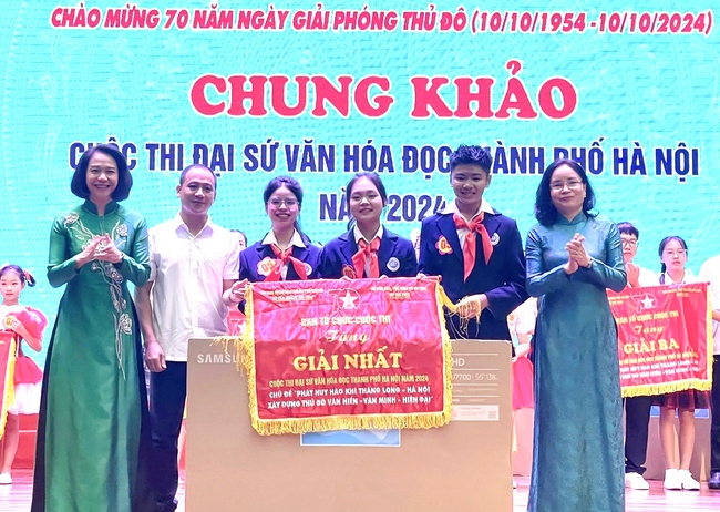 Trao giải cuộc thi Đại sứ Văn hóa đọc thành phố Hà Nội năm 2024 - Ảnh 1.