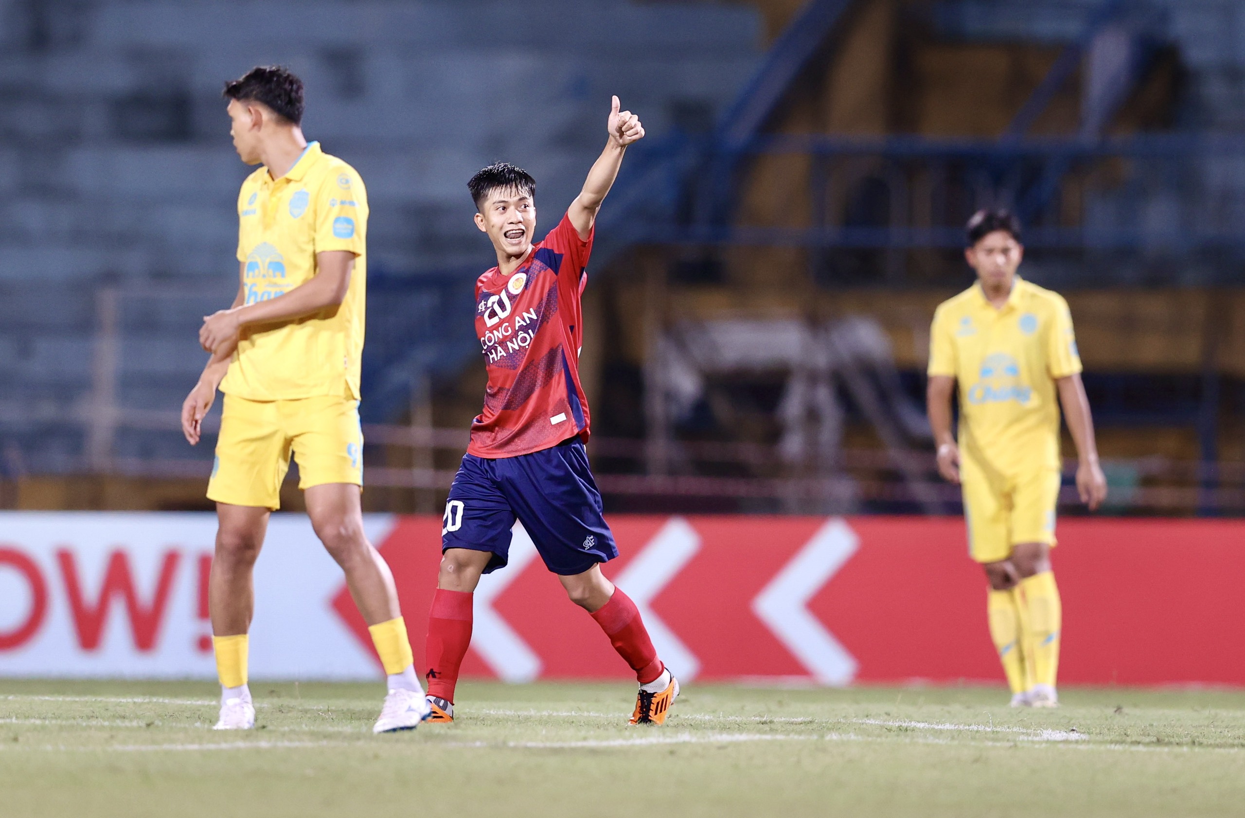 Ghi bàn vào lưới nhà vô địch Thai League, Văn Đức được HLV Kim Sang Sik gọi lên đội tuyển Việt Nam - Ảnh 1.