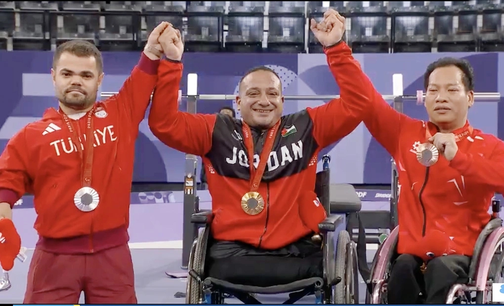 Lực sỹ cử tạ Việt Nam nói lời chân tình sau khi giành huy chương đồng Paralympic 2024 - Ảnh 1.