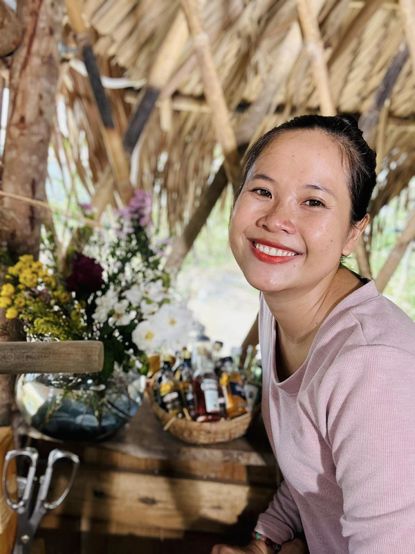 Mê mẩn với những video nấu ăn của Tuyền Saphia khiến các bà nội trợ xem là muốn làm theo - Ảnh 1.