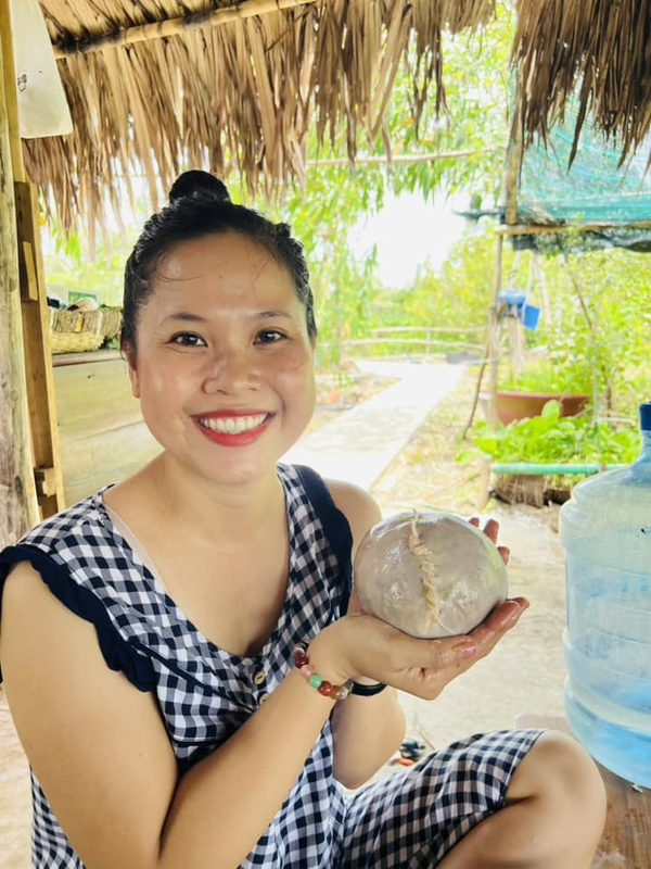 Mê mẩn với những video nấu ăn của Tuyền Saphia khiến các bà nội trợ xem là muốn làm theo - Ảnh 3.