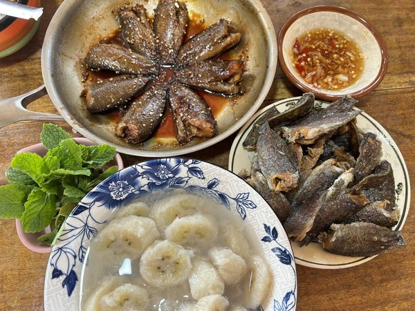 Mê mẩn với những video nấu ăn của Tuyền Saphia khiến các bà nội trợ xem là muốn làm theo - Ảnh 4.