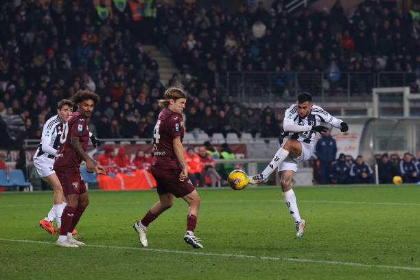 Juventus hòa Torino 1-1 ở vòng 20 Serie A