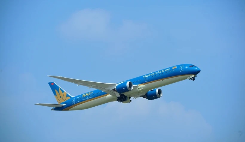 Vietnam Airlines chuyển hướng hạ cánh Đà Nẵng cấp cứu hành khách - Ảnh 1.