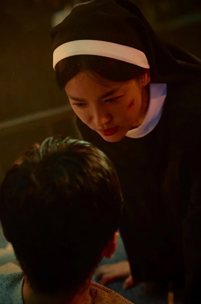 Song Hye Kyo lập kỷ lục điện ảnh sau 5 năm với &quot;Dark Nuns&quot; - Ảnh 1.