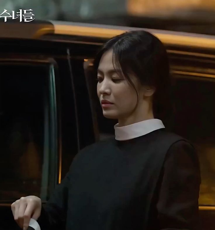 Chửi thề và hút thuốc - Song Hye Kyo &quot;lột xác&quot; trong &quot;Dark Nuns&quot; - Ảnh 6.