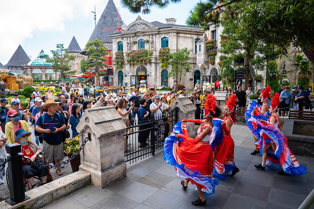 Sun World Ba Na Hills hứa hẹn hút khách dịp Tết Ất Tỵ với lễ hội hoa 2025 - Ảnh 5.