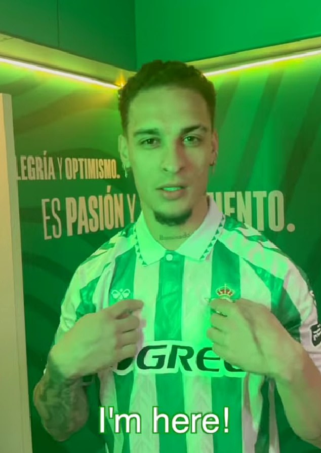 Video công bố Antony của Real Betis bị chỉ trích là 'tệ nhất trong lịch sử' bóng đá - Ảnh 2.