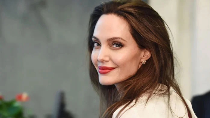 Angelina Jolie chia sẻ thông điệp đau lòng sau khi ly hôn với Brad Pitt được hoàn tất - Ảnh 1.