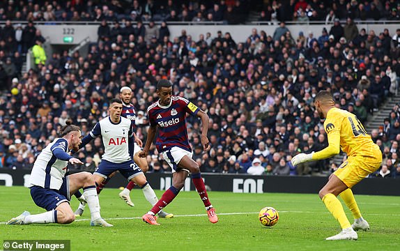 Tottenham thua ngược Newcastle vì bàn thắng gây tranh cãi - Ảnh 3.