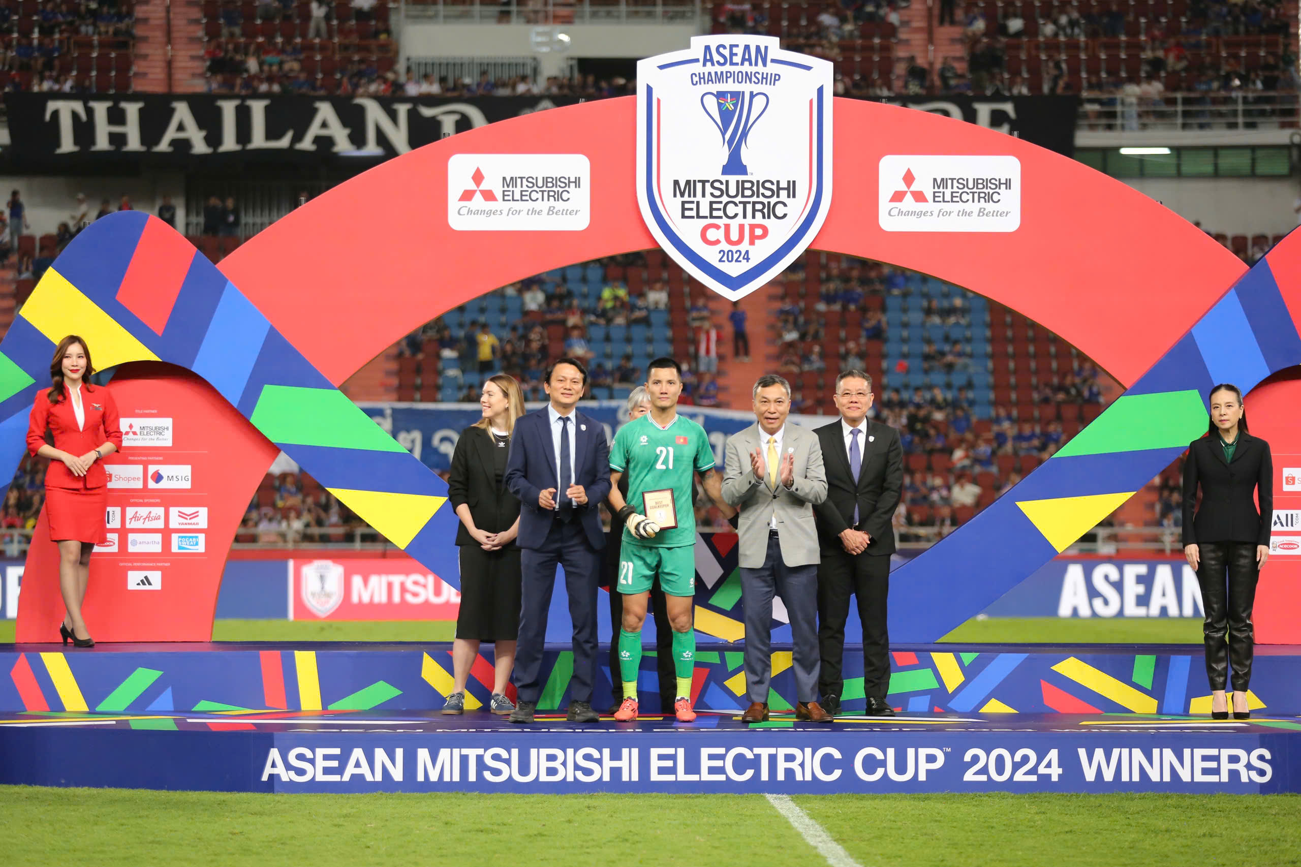 Thủ môn Đình Triệu: Từ quyết định bỏ bóng đá tới thủ môn hay nhất AFF Cup 2024